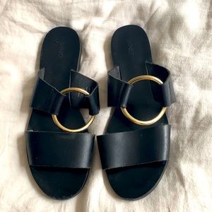 Minimal black sandals